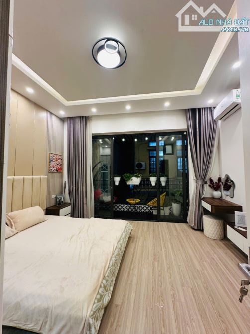 HIẾM NGỌC KHÁNH - BA ĐÌNH, 33m2 *5Tầng, cạnh Vinhomes Gallery, ngõ nông rộng, 30m oto .