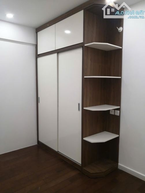 Bán căn hộ chung cư cao cấp tại Cầu Giấy 2 ngủ nội thất cơ bản 6.3 tỷ