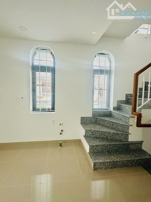 Bán Căn góc 2 mặt tiền 5 tầng vị trí trung tâm đường Âu Cơ- Lê Chân ô thang máy rộng - 9