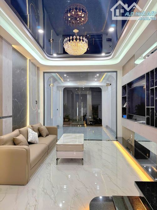 Căn nhà 1 mê hẻm 53 Phạm Ngũ Lão - Lên ngã 6 2km