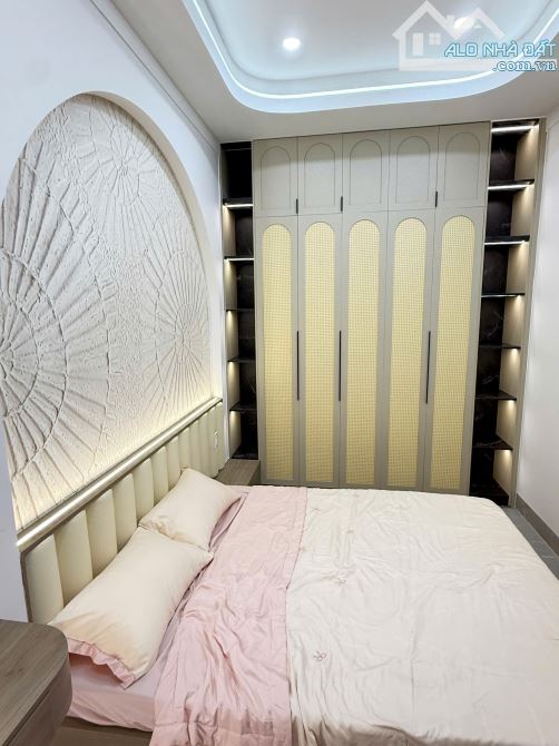 Căn nhà 1 mê hẻm 53 Phạm Ngũ Lão - Lên ngã 6 2km - 10