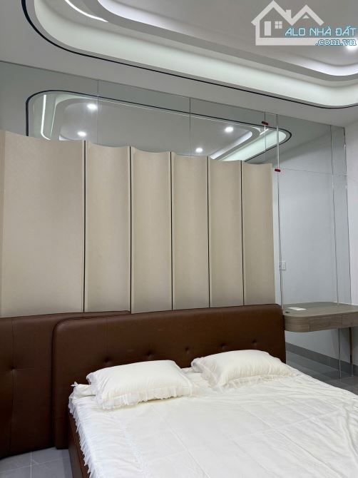 Căn nhà 1 mê hẻm 53 Phạm Ngũ Lão - Lên ngã 6 2km - 11