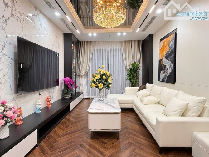 NHÀ ĐẸP TRUNG KÍNH – 7 TẦNG THANG MÁY – AN SINH ĐỈNH - GIÁ HỢP LÝ