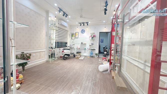 Bán nhà Liễu Giai 50m2, lô góc 2 thoáng, sát phố, gần ô tô giá chỉ 9,8 tỷ