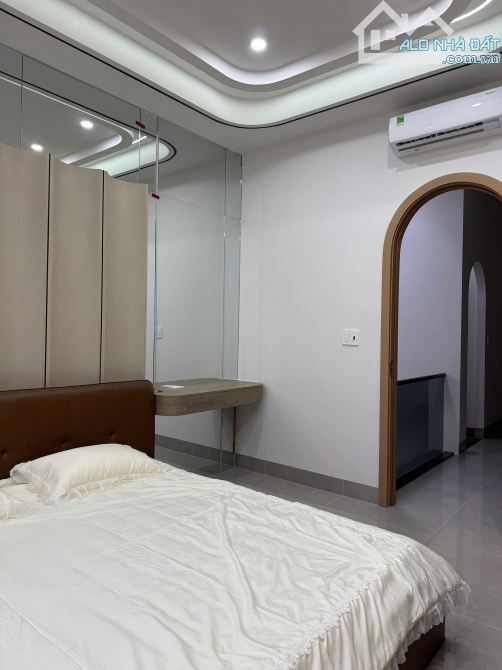 Căn nhà 1 mê hẻm 53 Phạm Ngũ Lão - Lên ngã 6 2km - 15