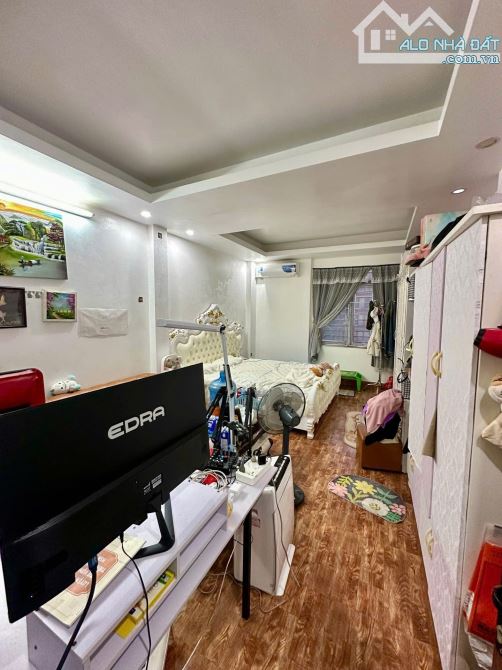 Nhỉnh 15 tỷ nhà Dịch Vọng 42m2x6T, ngõ ô tô thông, gần cv Cầu Giấy