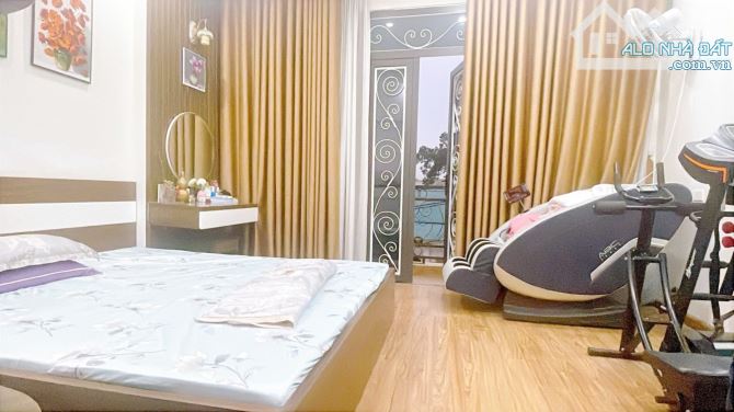 Bán nhà Liễu Giai 50m2, lô góc 2 thoáng, sát phố, gần ô tô giá chỉ 9,8 tỷ