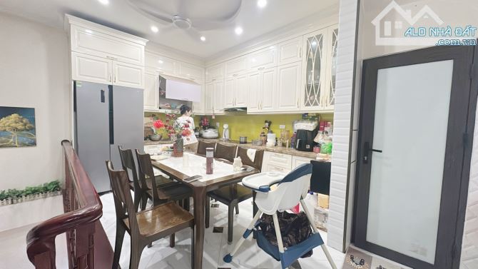 Bán nhà Liễu Giai 50m2, lô góc 2 thoáng, sát phố, gần ô tô giá chỉ 9,8 tỷ