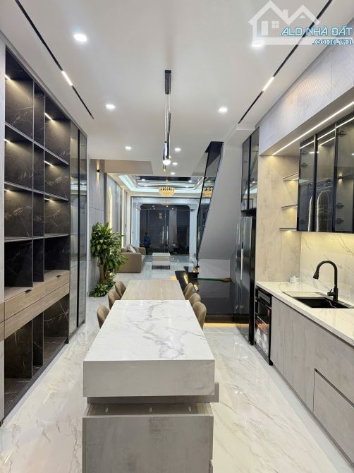 Căn nhà 1 mê hẻm 53 Phạm Ngũ Lão - Lên ngã 6 2km - 4