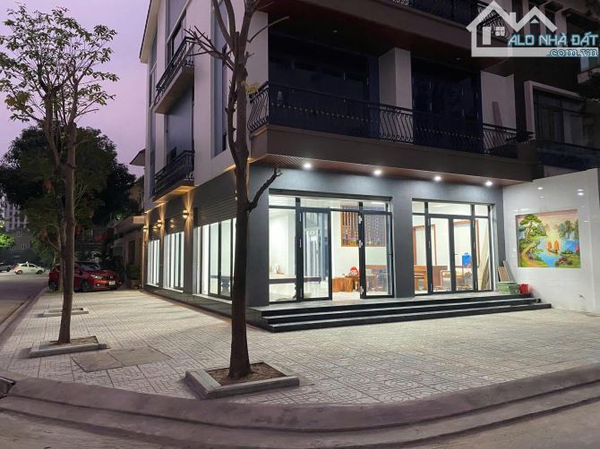 Cho thuê tầng 1 ,căn góc, dãy biệt thự,  2 mặt tiền, vị trí đẹp tại TP Vinh, Nghệ An