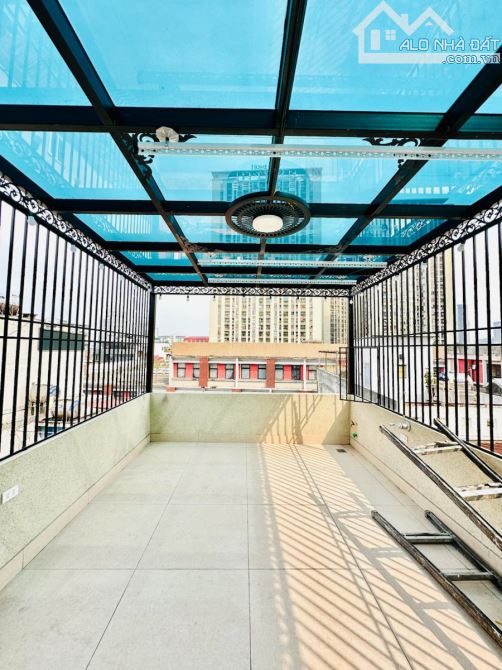 NHÀ ĐẸP TRUNG KÍNH – 7 TẦNG THANG MÁY – AN SINH ĐỈNH - GIÁ HỢP LÝ