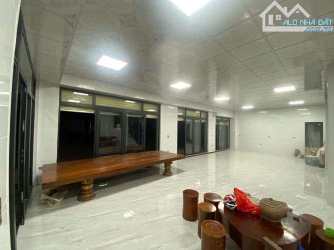 Cho thuê tầng 1 ,căn góc, dãy biệt thự,  2 mặt tiền, vị trí đẹp tại TP Vinh, Nghệ An