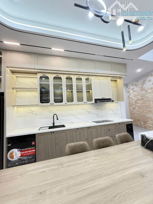 Căn nhà 1 mê hẻm 53 Phạm Ngũ Lão - Lên ngã 6 2km - 7