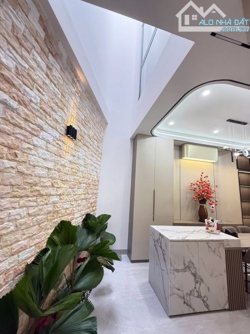 Căn nhà 1 mê hẻm 53 Phạm Ngũ Lão - Lên ngã 6 2km - 8