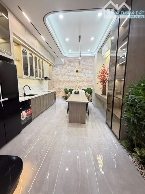 Căn nhà 1 mê hẻm 53 Phạm Ngũ Lão - Lên ngã 6 2km - 9