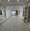 Cho Thuê MBKD Mặt phố Nghi tàm, dt 220m 2 tầng mặt tiền 11m nhiều chỗ để xe,gần phố cổ