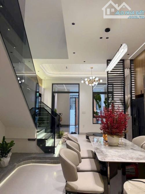 NHÀ MÊ 3 PHÒNG NGỦ FULL NỘI THẤT HẺM 234/6 NGÔ QUYỀN: Giá 8,35 tỷ