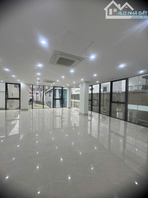 Bán Tòa Văn Phòng Lê Văn Lương Xây Mới 125m2 8 Tầng Nổi 1 Tum 1 Hầm Lô Góc Mặt Tiền 12M - 1