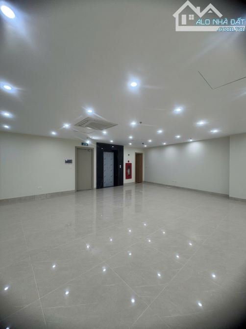 Bán Tòa Văn Phòng Lê Văn Lương Xây Mới 125m2 8 Tầng Nổi 1 Tum 1 Hầm Lô Góc Mặt Tiền 12M - 2