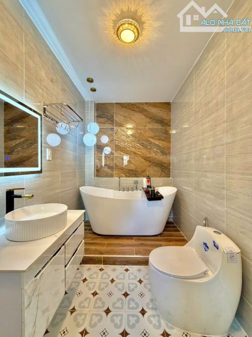 Bán Nhà Phú Nhuận - Phan Đình Phùng - Sát Hẻm Xe Hơi - Gần Quận 1 - 4 Tầng 52m2 - 6