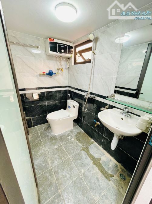 Cho Thuê CCMN 241 Yên Xá Thanh Trì 36m2 Gác Xép + Giường Cửa Sổ Giếng Giời Bếp Riêng TM - 9