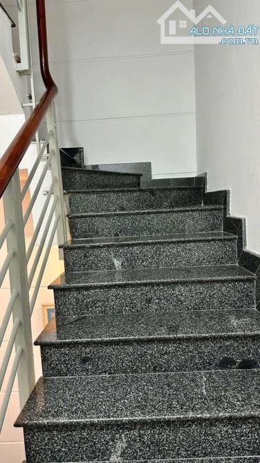 HOT HOT NHÀ 4M x 21M -  4 TẦNG- GIÁ 5,3 TỶ - 10