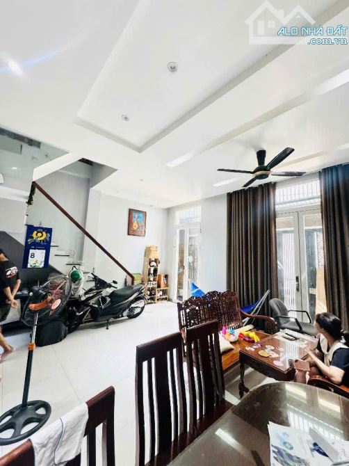 Nguyễn Kiệm_Phan Xích Long, gần CV Gia Định, 50m2, ngang 6.3m, 4 Tầng, hẻm xe hơi,9 Tỷ hơn