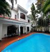 Cho thuê biệt thự Thảo Điền 800m², 2 tầng, 5PN, hồ bơi riêng, $5500/th