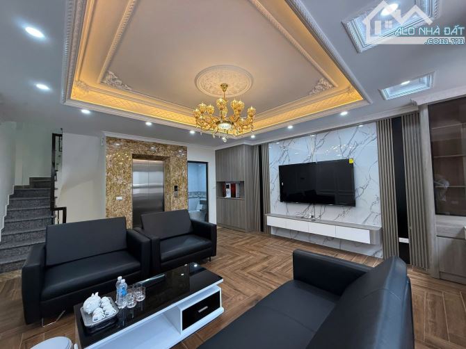 Phạm Văn Đồng, DT 50 m², 7 TẦNG, MT 5.3m, 17.95 TỶ.