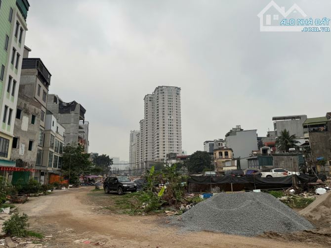 Bán đất mặt phố Nguyễn Văn Huyên kéo dài, 82m2, MT 4.5m, nhỉnh 50 tỷ (cực hiếm