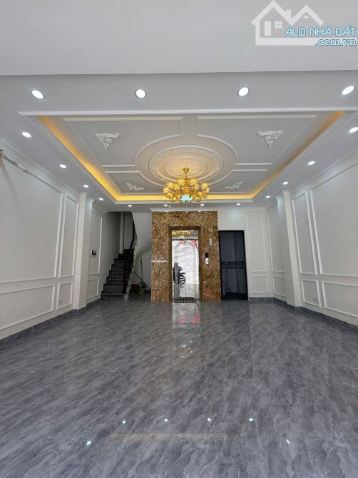 Phạm Văn Đồng, DT 50 m², 7 TẦNG, MT 5.3m, 17.95 TỶ.