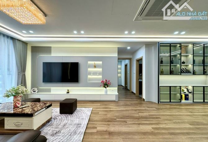 CĂN HỘ CAO CẤP Ở NGOẠI GIAO ĐOÀN TÒA NO4B T1 , TẦNG 20, 130m² 3PN+2WC, FULL NỘI THẤT, 14TỶ