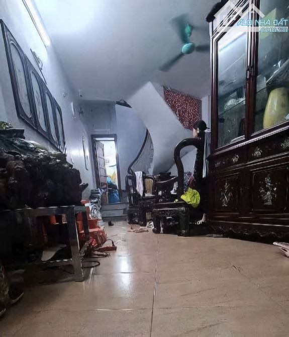 Trung tâm ẩm thực Tống Duy Tân 36 mét 4 tầng, mặt tiền thênh thang đón nắng.⁵3