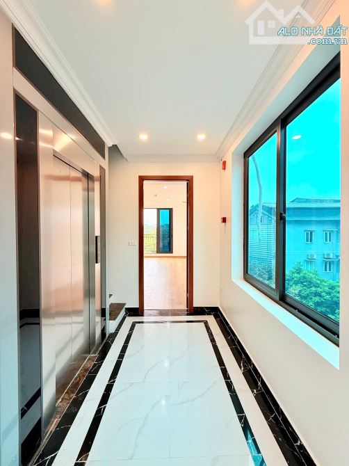 NGUYỄN KHẢ TRẠC, VIEW TRƯỜNG HỌC, 2 THOÁNG Ô TÔ TRÁNH VỈA HÈ, 7 TẦNG THANG MÁY 70m MT 5m