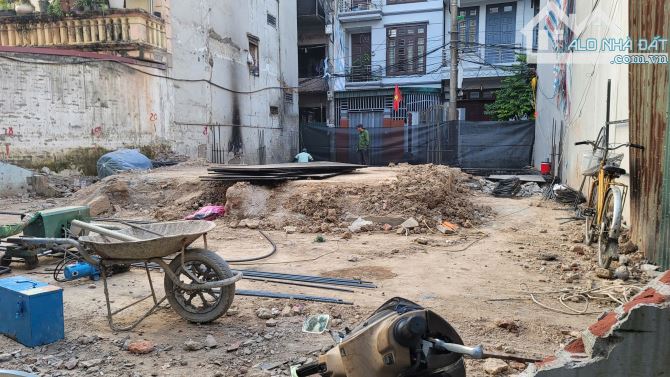 Bán đất mặt phố Nguyễn Văn Huyên kéo dài, 82m2, MT 4.5m, nhỉnh 50 tỷ (cực hiếm