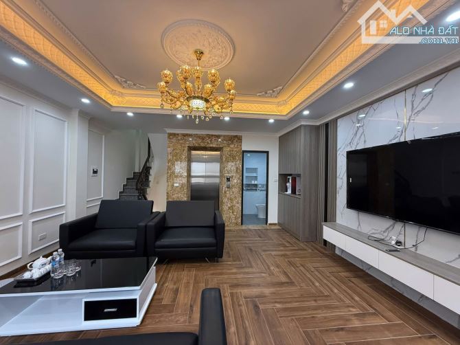 Phạm Văn Đồng, DT 50 m², 7 TẦNG, MT 5.3m, 17.95 TỶ.