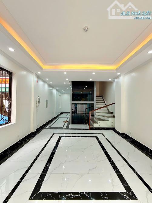 NGUYỄN KHẢ TRẠC, VIEW TRƯỜNG HỌC, 2 THOÁNG Ô TÔ TRÁNH VỈA HÈ, 7 TẦNG THANG MÁY 70m MT 5m