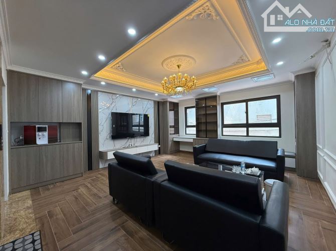 Phạm Văn Đồng, DT 50 m², 7 TẦNG, MT 5.3m, 17.95 TỶ.