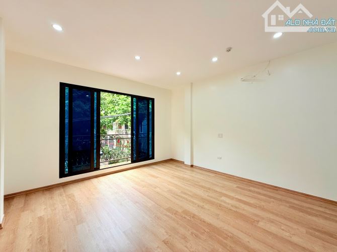 NGUYỄN KHẢ TRẠC, VIEW TRƯỜNG HỌC, 2 THOÁNG Ô TÔ TRÁNH VỈA HÈ, 7 TẦNG THANG MÁY 70m MT 5m