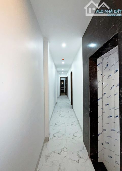 Toà CHDV Văn Cao, 115m2*7T, MT 6M, 21 phòng KK, ngõ 3 gác, đủ GPXD/PCCC, dòng tiền 7%/năm!