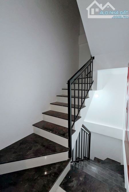 Toà CHDV Văn Cao, 115m2*7T, MT 6M, 21 phòng KK, ngõ 3 gác, đủ GPXD/PCCC, dòng tiền 7%/năm!