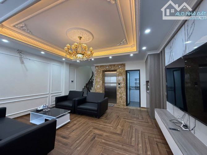 Phạm Văn Đồng, DT 50 m², 7 TẦNG, MT 5.3m, 17.95 TỶ.