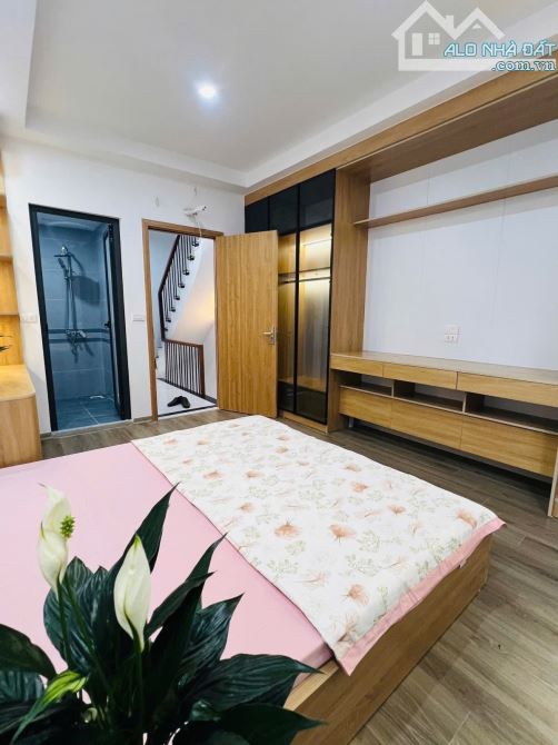 BÁN NHÀ HOÀNG QUỐC VIỆT, 35M, 6 TẦNG THANG MÁY, NGÕ NÔNG, FULL NỘI THẤT, Ở SƯỚNG