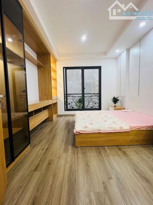 BÁN NHÀ HOÀNG QUỐC VIỆT, 35M, 6 TẦNG THANG MÁY, NGÕ NÔNG, FULL NỘI THẤT, Ở SƯỚNG