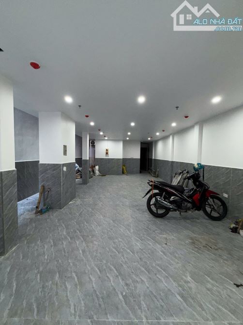 Toà CHDV Văn Cao, 115m2*7T, MT 6M, 21 phòng KK, ngõ 3 gác, đủ GPXD/PCCC, dòng tiền 7%/năm!