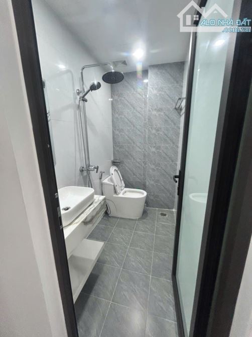 NHỈNH 6 TỶ - NHÂN CHÍNH - THANH XUÂN - 5 TẦNG MỚI ĐẸP - 3 PHÒNG NGỦ KHÉP KÍN - 8