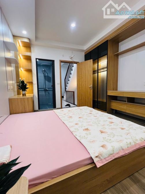 BÁN NHÀ HOÀNG QUỐC VIỆT, 35M, 6 TẦNG THANG MÁY, NGÕ NÔNG, FULL NỘI THẤT, Ở SƯỚNG