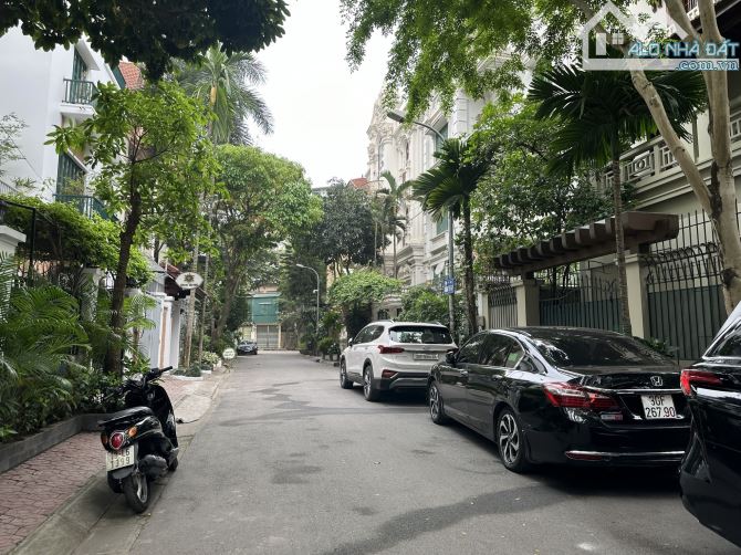 20.5 TỶ- BÁN NHÀ KHU PHÂN LÔ NGÕ 82 NGUYỄN PHÚC LAI 55M2 - 5M MẶT TIỀN - 4 TẦNG Ô TÔ TRÁNH