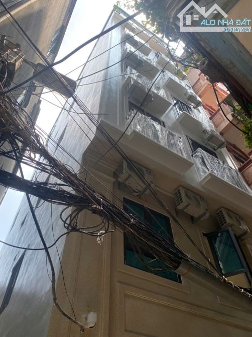 Chủ cần bán tòa nhà dòng tiền 221 phố Tôn Đức Thắng 60 m2,mt 5,5 m x 7 t 16 phòng cho thuê