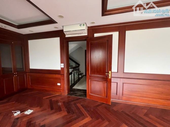 BIỆT THỰ LIỀN KỀ NGUYỄN VĂN LỘC - MẶT TIỀN VỈA HÈ RỘNG - VỊ TRÍ ĐẸP - HIẾM NHÀ BÁN - 1